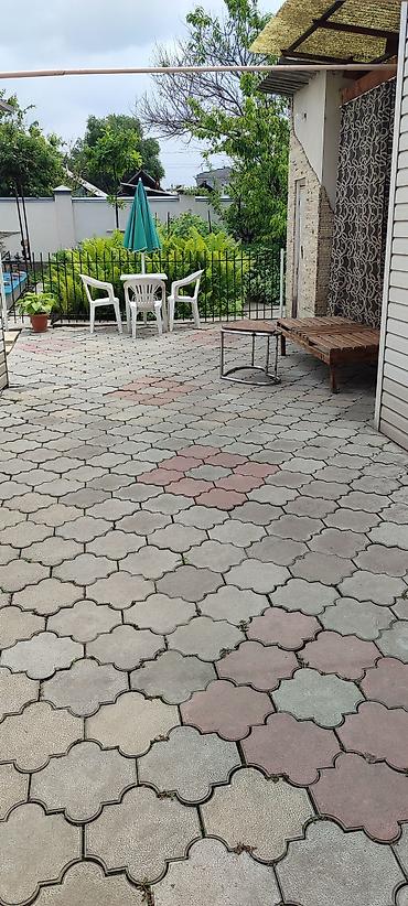 Продажа коттеджей и домов: Продаю дом в районе Кызыл-Аскера (ул.Кайназаровой/ ул.Троицкая). В — 29