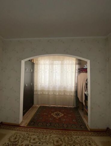 квартиры в оше на час: 1 бөлмө, 45 кв. м, 106-серия жакшыртылган, 3 кабат, Косметикалык ремонт