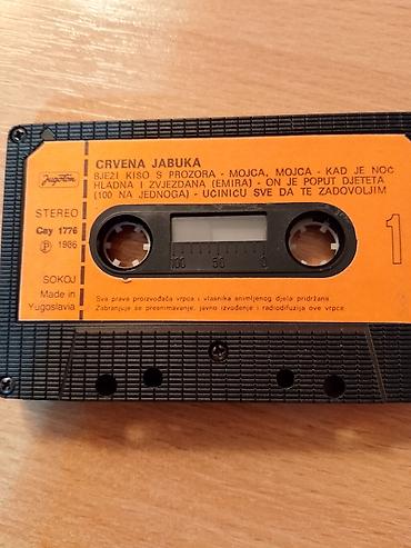 Kasete, CD i DVD: Audio kaseta: Crvena jabuka – “Crvena jabuka” (Jugoton, CAY 1776) — 3