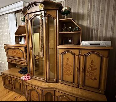 kunc ref: Klassik üslubda böyük qonaq otağı divar dolabı - Material: təbii ağac — 1