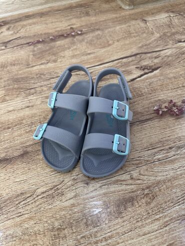 рейлы для одежды: Новые детские сандалии от Oshkosh, с Америки🇺🇸, размер 27, 16.8см