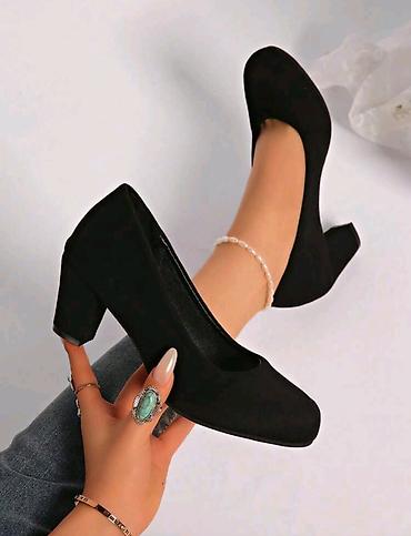 moon boots beograd: ✨ Dostupne u broju 38
✨ Unutrasnje gaziste 24 cm

1300 rsd 💥 — 1