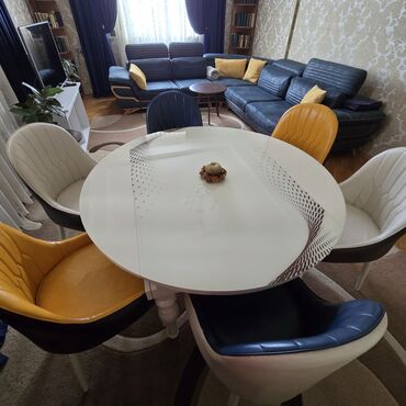 Uşaq üçün maşın çarpayıları: Masa desti. 660azn. 6 stulla. oval masa. açıq veziyyetde diametri