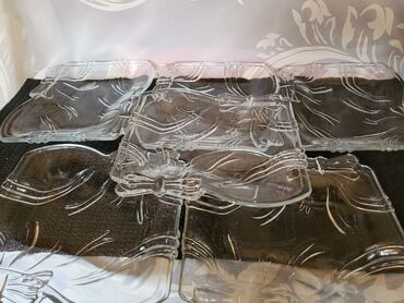 Kuhinjski setovi: Tacne,vintaz,nove za poslastice. Staklene tacne. Komada 6 u ceni — 6