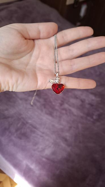 boyun bagi: Swarovski kolyeler – ürək motivli asqılar 1) Gümüşü rəngdə zəncir + — 1