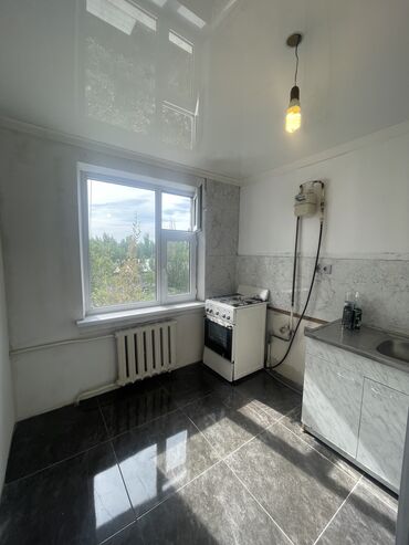 Продажа квартир - 3 комнаты - Бишкек: 104 серия, 3 комнаты, 58 кв. м Без мебели, Не сдавалась квартирантам, Животные не проживали