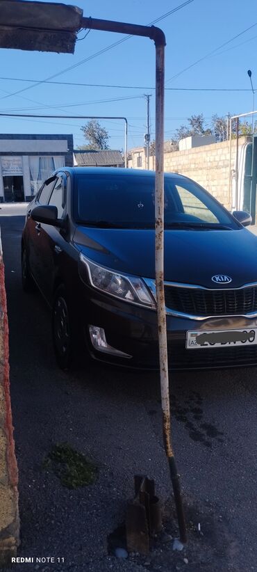 Kia: Kia Rio sedan - Korpus: 4 qapılı sedan, tünd qəhvəyi rəng - Kuzov — 3