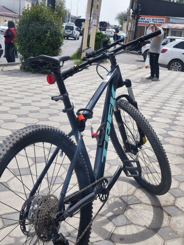 kross evado 1: İşlənmiş Şəhər velosipedi Trek, 29", sürətlərin sayı: 10, Ünvandan götürmə
