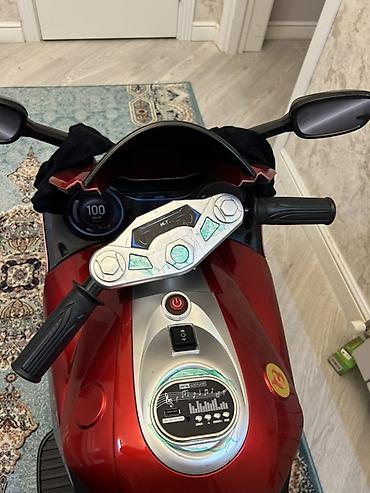 Oyuncaqlar: Uşaq üçün elektrikli üçtəkərli motosiklet - Rəng: metalik qırmızı — 2