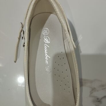 Детская обувь: Детская обувь на девочку . 1.Демисезонные ботинки 400сом размер 30 — 3