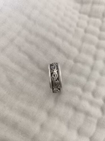 адлерская серебристая: Кольцо серебро, состояние нового, размер 21