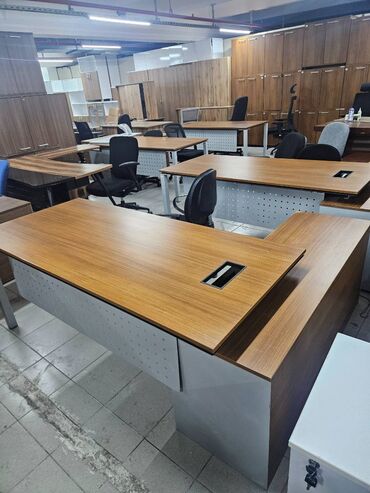 Ofis masaları: İşlənmiş, Müdir üçün, Künc masa -da lalafo.az — 2 Ofis masaları: İşlənmiş, Müdir üçün, Künc masa — 2