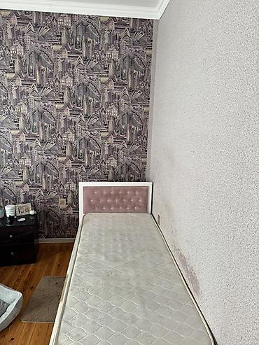 Çarpayılar: Tək nəfərlik çarpayı və döşək dəsti - Ölçü: təxmini 90×190 sm (tək — 2