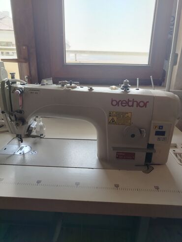 Tikiş maşınları: Tikiş maşını Brother, İşlənmiş,Kompüter tikiş maşınları, 1 saplı, Ünvandan götürmə