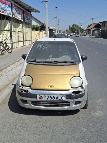 передний бампер опель вектра с: Daewoo Matiz, 5-дверный хэтчбек, белый цвет с золотистым капотом. -