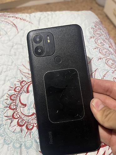 Продаю телефон Redmi. Полностью рабочий, экран чуть разбитый, а в