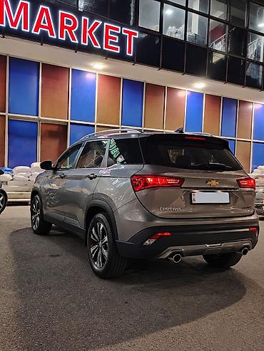 Chevrolet: Chevrolet Captiva Premier – gümüşü rəngdə, müasir və geniş krossover — 2