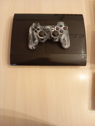 ps3 disklər: Salam.Ps3 tam ideal vəziyyətdədir donma gecikmə yoxdur,içində ise 12+