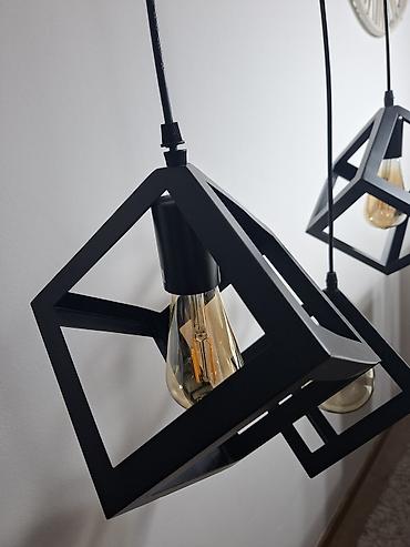 Antique Decor: Prodajem dva vrlo malo korišćena lustera u kompletu sa sijalicama. U — 2