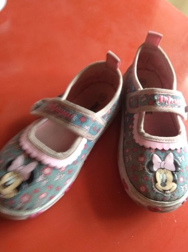 детская обувь на липучке в Азербайджан | Детская обувь: Детская обувь для девочки размер 26 серые с рисунком на липучке