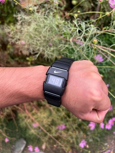 casio часы: Спортивные цифровые часы Nike (два цвета: черный и серебристый) -