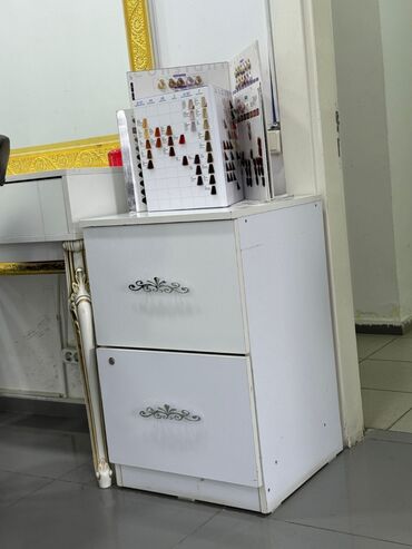 Stullar: Salon tumbuçkası 3 ededdi biri 40 manata.Ünvan Xirdalan.Ayl91