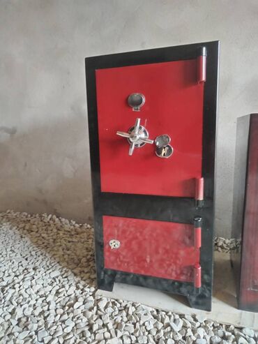 Seyflər: Seyf Türk zavod. Geniş ölçüdə. Yanmayam oda davamlı. 600-700 dərəcə — 14