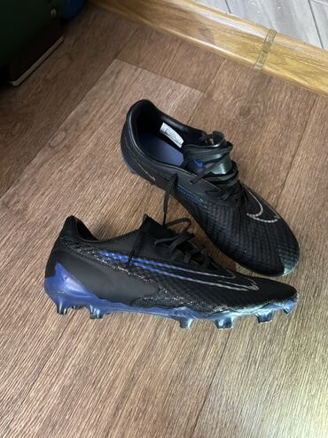 футбольные гедры: Футбольные бутсы Nike (линейка Phantom ) для игры на натуральном