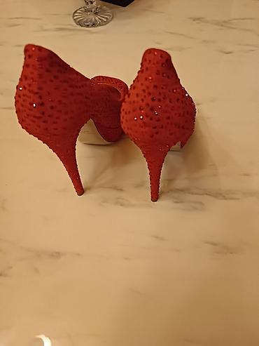 бирюзовые туфли: Loriblu qadın gəlinciyi – açıq burunlu, stiletto dabanlı, qırmızı — 6