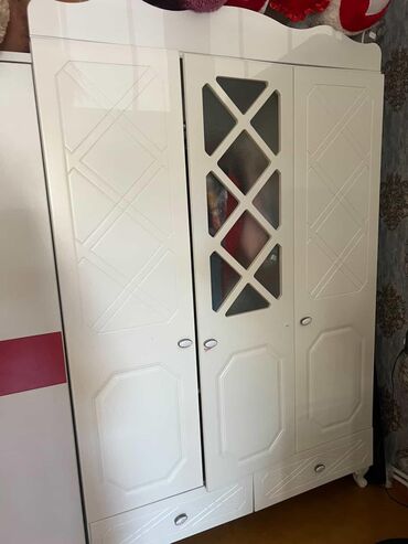 Asılqanlar: Oğlan və qız üçün, Düz dolab