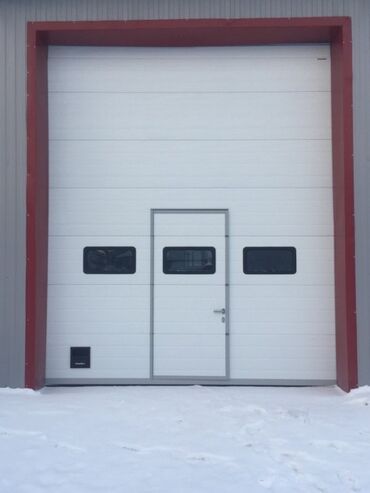 Секционные ворота: Секционные ворота с врезной калиткой (промышленные и бытовые) — 2