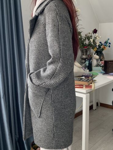 Пуховики и зимние куртки: Листаем. Продаю подростковые и женские куртки размер 42-44-46. Пальто at lalafo.kg — 3 Пуховики и зимние куртки: Листаем. Продаю подростковые и женские куртки размер 42-44-46. Пальто — 3