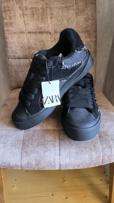 eqa shoes qarayev unvan: ZARA brendinin qara rəngli uniseks krossovkaları.43razmer