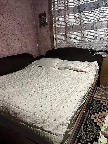 крват: Двуспальная кровать, Б/у, С ящиком для хранения, длина - 2 см — 2