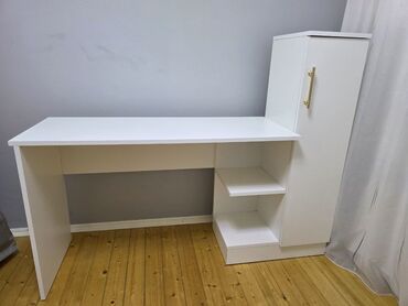 шкаф купе по индивидуальному заказу: Ağ rəngdə çoxfunksiyalı iş masası - Minimalist dizaynlı, düz və geniş