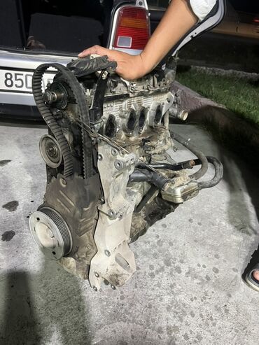 Двигатели, моторы и ГБЦ: Бензиновый мотор Volkswagen 1.6 л, Оригинал — 2