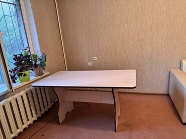 Кухонные столы: Кухонный стол, Б/у, Прямоугольный, Нераскладной, Другой вид