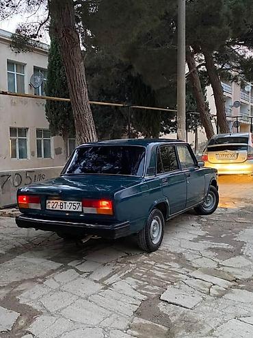 vaz susə: VAZ 2107 sedan - Kuzov: klassik 4 qapılı sedan, tünd mavi rəng - Arxa — 9
