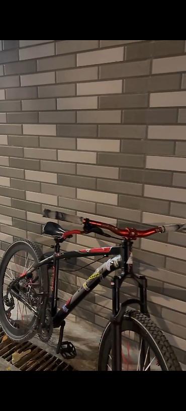 velosiped start: Dağ və şəhər sürüşləri üçün uyğun velosiped. Dizaynı qara-qırmızı rəng — 1