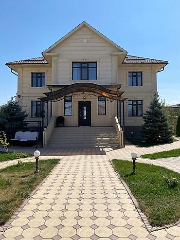Продажа домов: 6 комнат и более, 200 м², 10 соток, Бишкек, Кок-Жар ж/м Собственник — 3