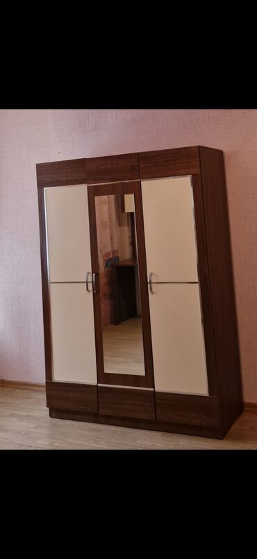 Uşaq və gənc otağı üçün dəstlər: Oğlan və qız üçün, İşlənmiş, Təknəfərlik çarpayı, Komod, Yazı masası, Dolab