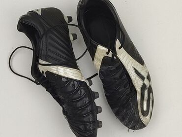 Czarne, męskie korki piłkarskie Umbro z białymi akcentami i