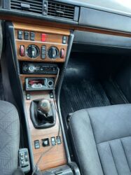 Mercedes-Benz: Mercedes-Benz 220: 1994 г., 2.2 л, Механика, Бензин, Универсал — 7