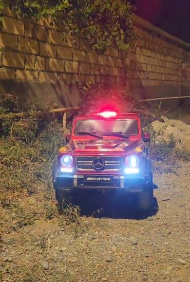 uşaq maşınları işlənmiş: Qırmızı rəngdə olan Mercedes-Benz AMG stilində uşaq elektrik