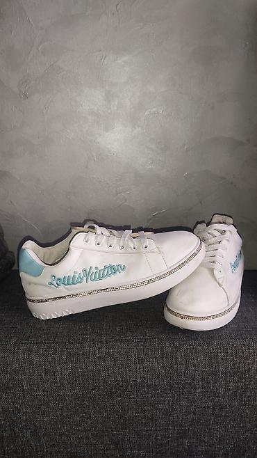 Наборы посуды: 1) Блюдца " Ландыши" -меняю на 2л.растит.масла любого 2) кактус (скоро — 2