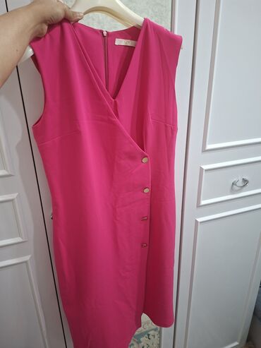 yay eynekleri: Qadın paltarı – çəhrayı (fuksiya) rəng - Model: qoluzun, V-yaxa