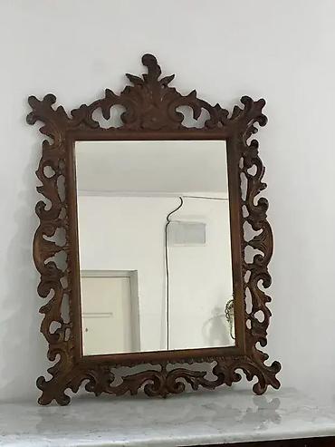 cipelarnik sa policama: Stilsko ogledalo 135 x 98 cm 🪞✨ Dobro stanje. 🏠 Dimenzije: 135 x 98 — 3