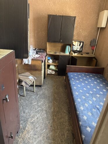 вместо прикроватных тумбочек: Отдам даром-бесплатно шкафы столы тумбочки