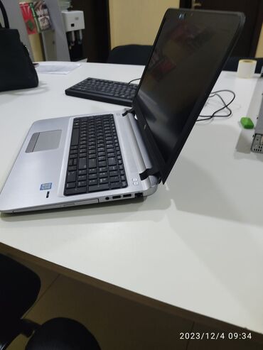 stalak za laptop: Fotoda hər bir melumatı qeyd olunub super veziyyetdedi cuzi cızıqları