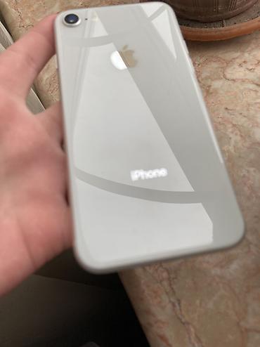 Apple iPhone: IPhone 8, Б/у, 64 ГБ, Серебристый, Зарядное устройство, 82 % — 5